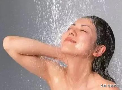 高海宁全透明装:怎么合理的盖牛舍或者牛棚，养十二头牛
