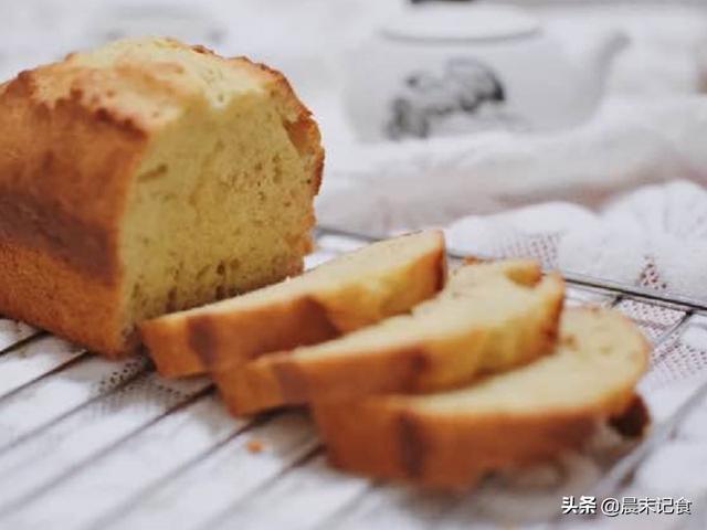 香蕉小狗造型做法大全:香蕉动物造型做法大全 香蕉煎饼怎样做的，跟非洲甩饼一样吗？