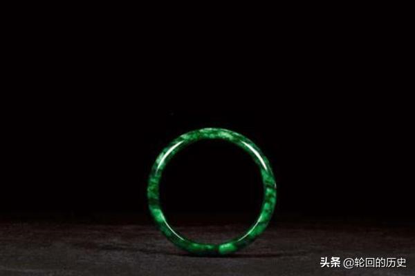 白底青翡翠什么档次,花青种翡翠和白底白底青种的区别？