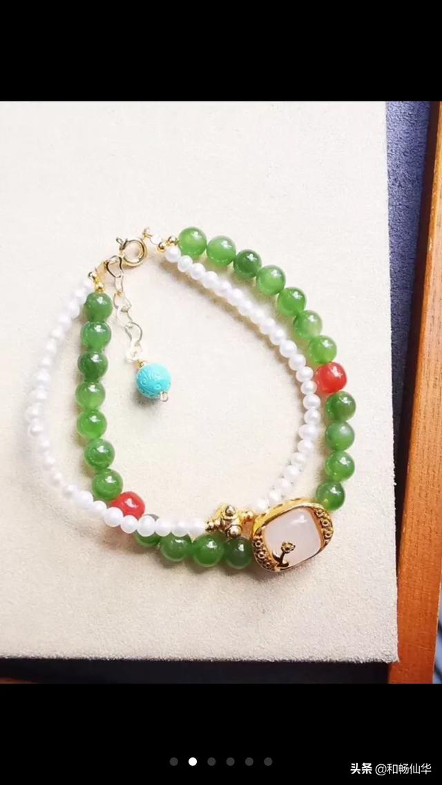 草莓晶手链,十八岁女生带什么手镯手链比较合适？
