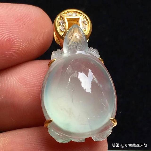 翡翠果冻底是哪个级别,老的翡翠内部结构应如何区分？