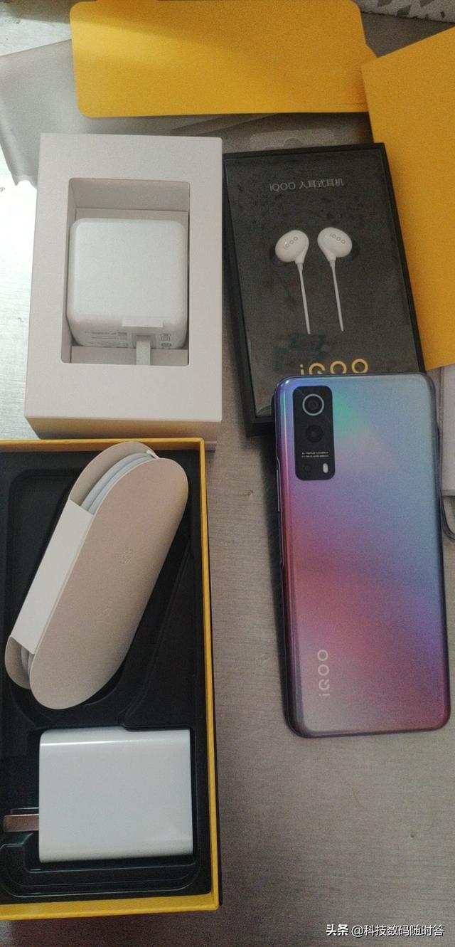 求大神推荐,1000到1300这个价位的手机,给父母用,感谢？