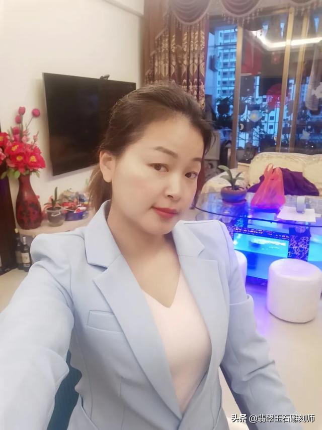 翡翠手镯有棉絮图片,请问这只翡翠手镯价值几何？