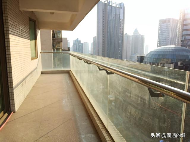 头条问答 - 连廊加天井,两梯四户,中户好还是边户好?(15个回答)