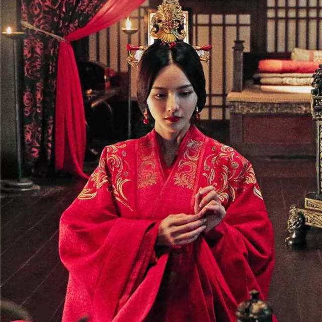 曹丕的老婆:甄宓原本是袁熙的妻子，她后来是怎么成为曹丕的皇后的