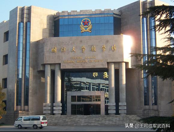 美国西点军校:美国的西点军校和前苏联的伏龙芝军事学院哪个比较有名？