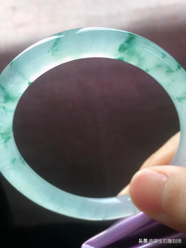 好翡翠手镯的图片,很稀罕翡翠镯子啊，谁能推荐一下哪家的好？