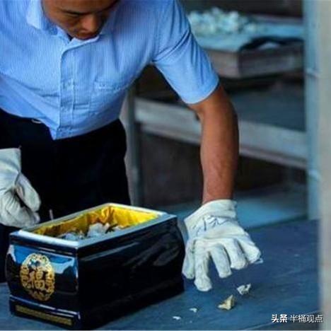 目睹殡仪馆之灵异事件2:火葬场在火化尸体的时候为什么不让家属靠近？