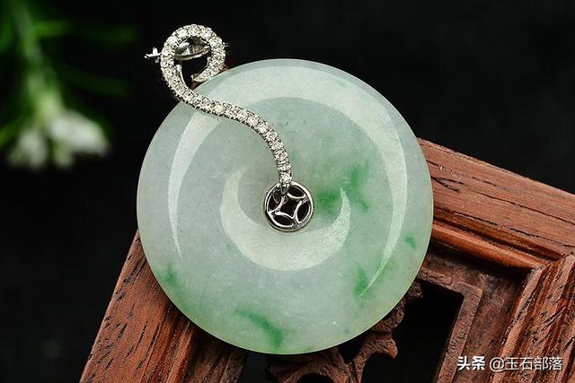 和田玉有裂纹能养好吗,和田玉有裂，价值有多大影响？