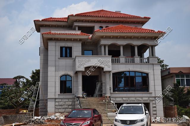 为什么有钱人都住一楼,为什么现在有些富人喜欢回老家盖豪宅？