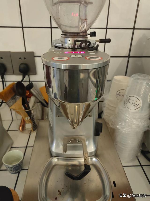 狗粮制作机器设备家用:办个小型的狗粮加工厂需要哪些设备？