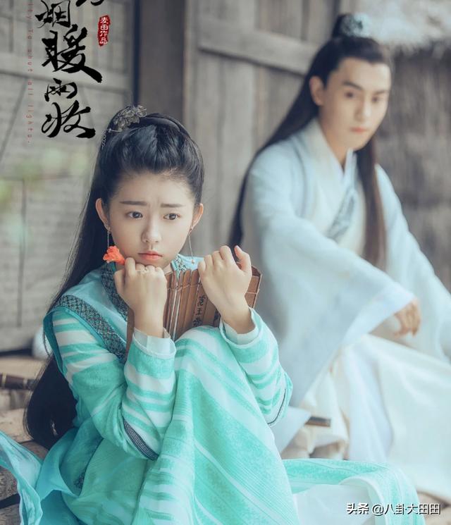 刚出道就凉，从网红摇身一变成明星的“何蓝逗”最近怎样了？