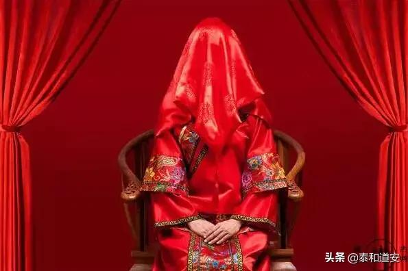 司马迁的《史记》依据的历史资料是什么,为什么《史记》开篇内容也有传说之类的内容？