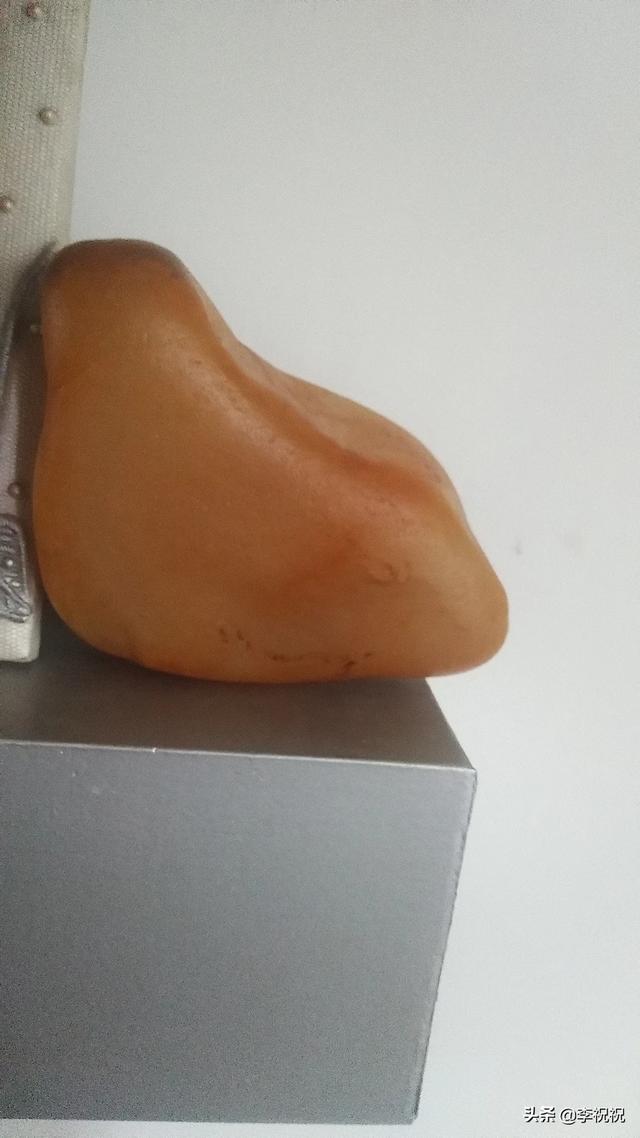 透明石头值钱吗,原石表皮长满透光沙粒的石头值钱吗？