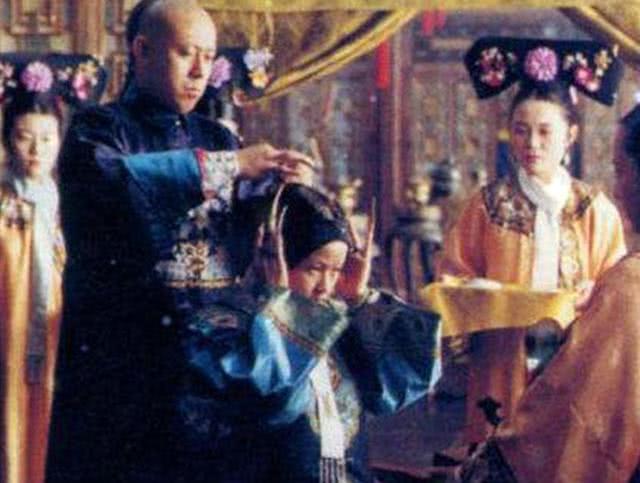 李莲英的舌头特别长:李莲英长得那么丑，为什么慈禧还那么喜欢他