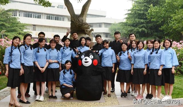 倪妮初中毕业照曝光:为什么每次看到多年前的毕业照，内心就会热血沸腾
