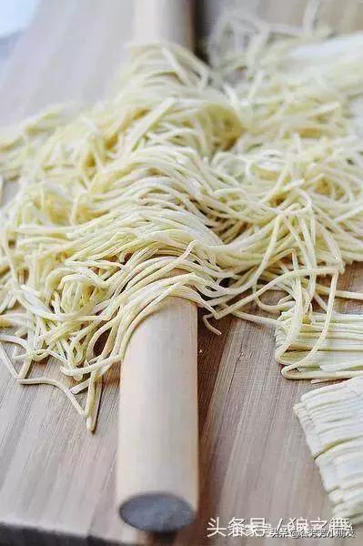 头条问答 - 大家在家做饼类面食是用热水还是冷水和面?怎么样好吃?(海