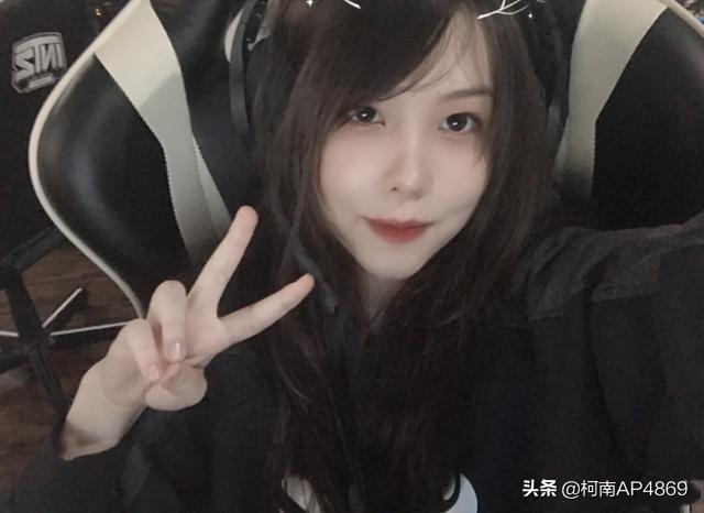 RNG女队“颜值曝光”,国版辅助Mayumi成排面,各个都是大长腿,怎么回事？
