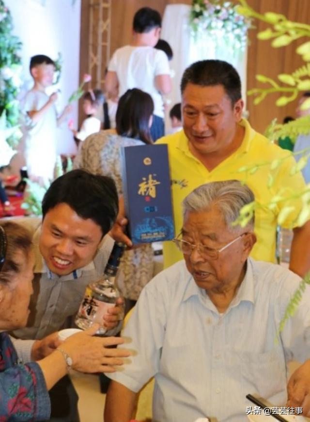 旅行诗人安安搞的头条抽奖在天猫京东卖268元的褚酒为何有人花300回购？