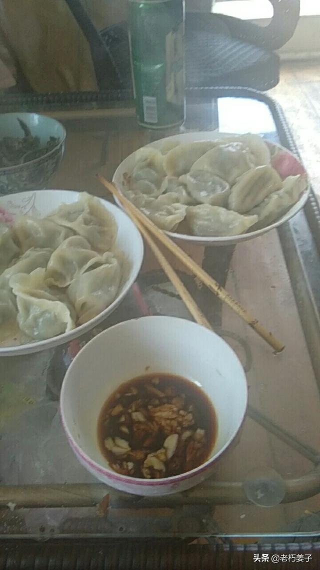 最近在各种平台里看到“摆地摊月入上万的视频”,是真的吗？