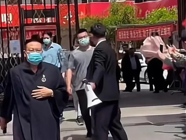杜新枝对于郭威起诉她为何不吃惊,难道她真的有把柄在郭威手中？