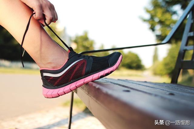 有什么比较轻还耐跑而且脚感炸裂的鞋？