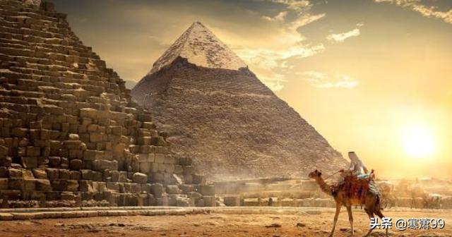 金字塔未解之谜英语作文，古埃及金字塔到底是不是人类建的
