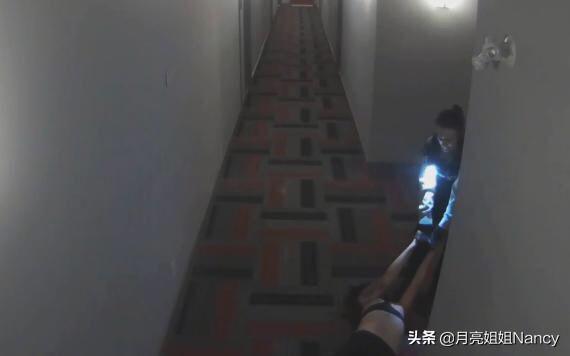 重庆女子投诉民警被铐走，你怎么看待华裔女生在加拿大遭警方暴力执法