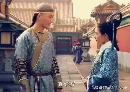 太子挟持洛威拿:《雍正王朝》面对四大箱百官行述，四爷一个字“烧”？