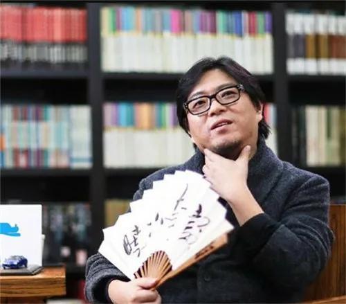 高晓松为什么离婚:从文艺偶像到众矢之的，直播被骂停的高晓松，究竟得罪了谁？