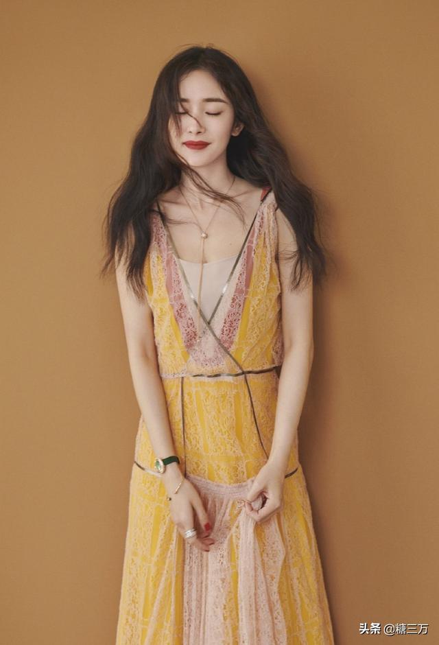 淡黄色长裙:请问“淡黄的长裙子，蓬松的头发”是个什么梗
