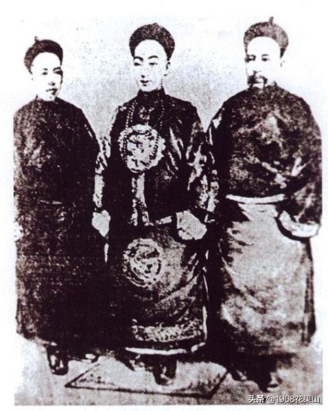 戊戌变法的历史意义:康有为，梁启超，戊戌变法对当时朝庭有何贡献？其意义如何？