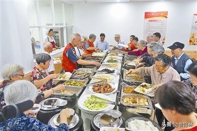 若全国普及社区食堂你赞成吗，面对如今的社会现状，实施“坚决制止餐饮浪费行为”，你怎么看？