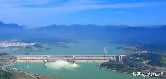 三峡为什么阻止走蛟，为什么长江水和黄河水都白白流入大海，而不在长江和黄河流域储存
