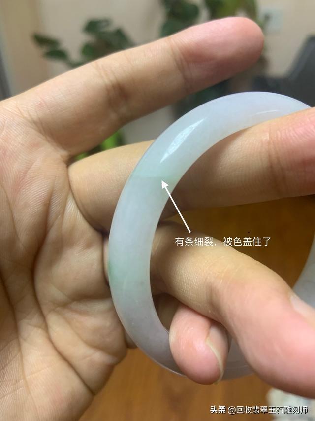 飘阳绿翡翠手镯值钱吗,各位专业人士看看这条镯子值多少？