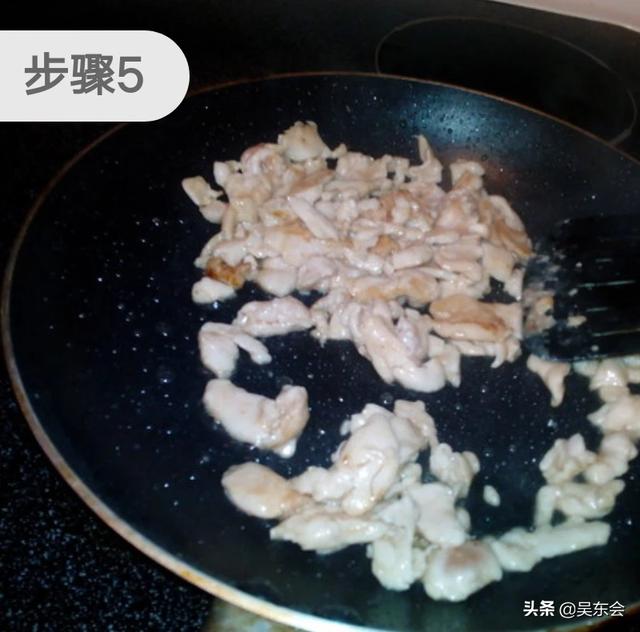 辣炒鸡胸肉怎么做好吃:辣炒鸡胸肉怎么做好吃窍门 鸡胸肉炒口蘑怎样做才好吃呢？