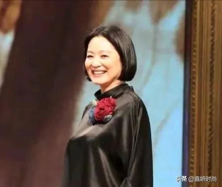海青短发图片:女人过了50留直发好看吗会不会显年轻