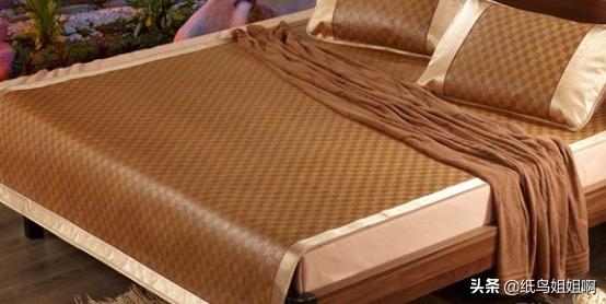 一人一床两枕是大忌,求解，酒店的房间放这么多枕头是干什么滴？