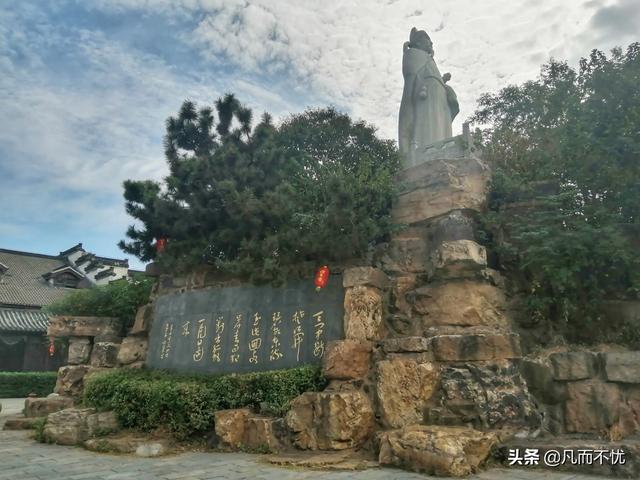 李白的《望天门山》到底写的是哪里的天门山,有人说是安徽天门山,可诗中写的是楚江开？