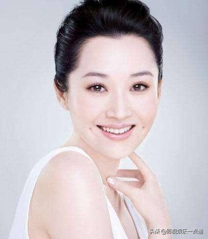 我们的许晴大美女可以说是冻龄美女的代表啊,岁月在她脸上没有留下