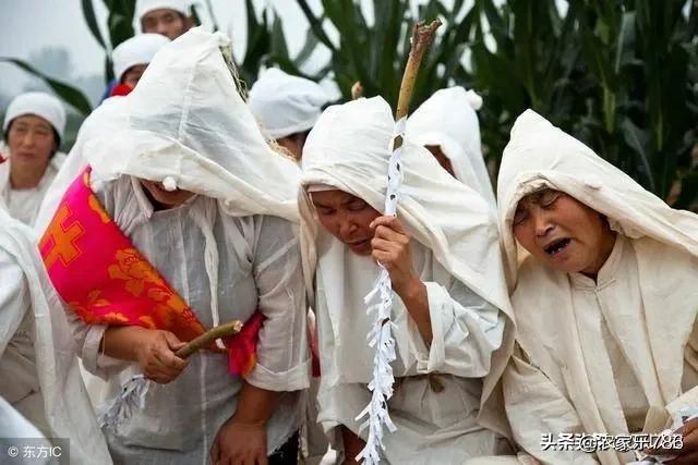 下葬后多久下雨是好的,农村丧礼习俗：八拜九叩有什么说法吗？