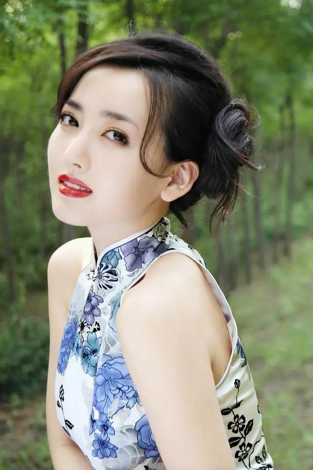 人家半掩门:住我对门的女生天天都半开着门，想去提醒怕她误会，我该怎么办？