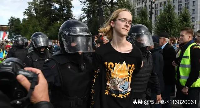怎么看俄抗议美国支持莫斯科非法示威游行,如再继续干预俄内政,将驱逐其大使呢？