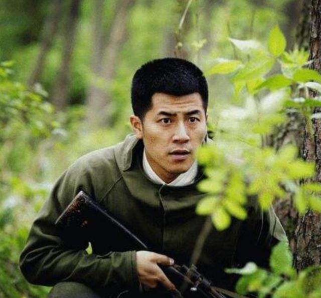 大唐歌飞演员表:为什么《伪装者》三兄弟红了，郭骑云颜值和演技都很好，没有红