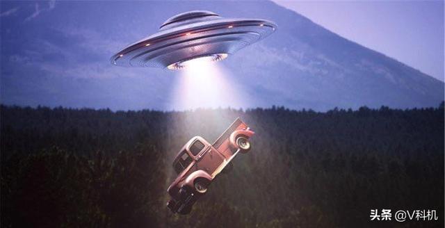 空中怪车:网传视频甘肃出现UFO，吸走马路上的汽车，真相究竟是​什么