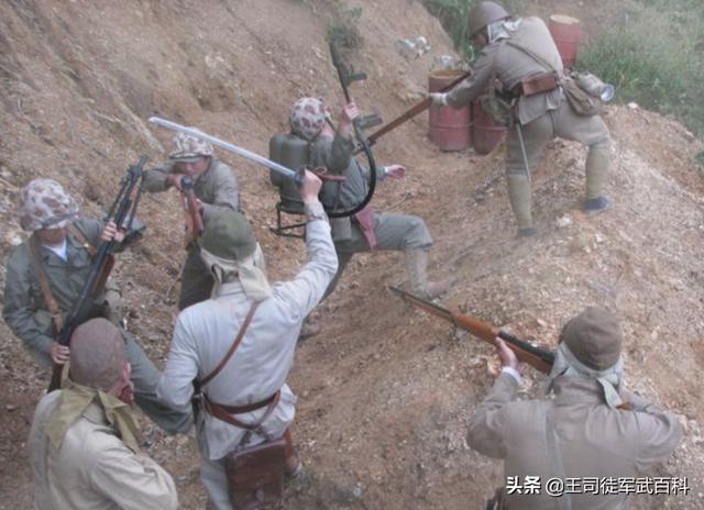 拼刺刀:拼刺刀的时候，敌方为何会配合，而不是拿起枪扫射