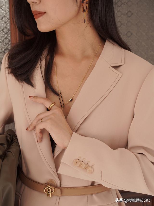 30岁的女人怎么搭配衣服好看？插图27