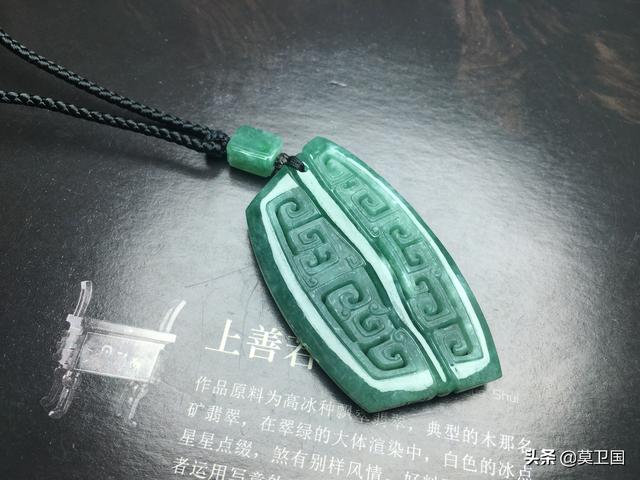 玉吊坠怎么清洗和保养方法,翡翠吊坠能用洗洁精清洗吗？