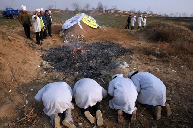 歷史上中國死了那麼多人都土葬為什麼沒感覺有那麼多墳墓