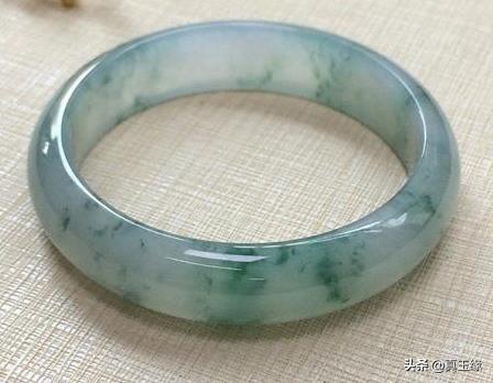 北京买玉手镯去哪里买,小白买翡翠镯子应该去哪？